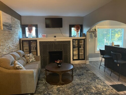 Spacious 4-bedroom house near downtown Lansing