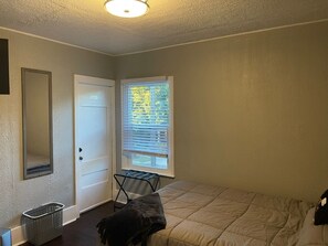 4 habitaciones, tabla de planchar con plancha, wifi y ropa de cama