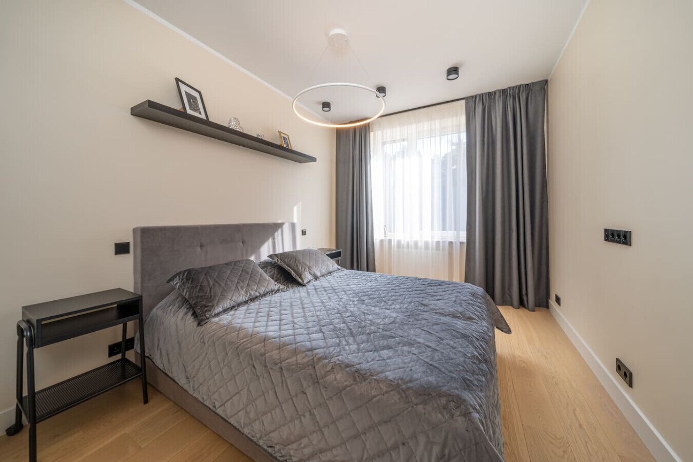 1 chambre, bureau, fer et planche à repasser, Wi-Fi