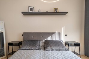 1 slaapkamer, een bureau, een strijkplank/strijkijzer, wifi