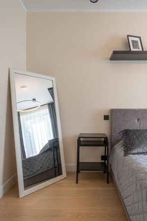 1 bedroom, desk, iron/ironing board, WiFi