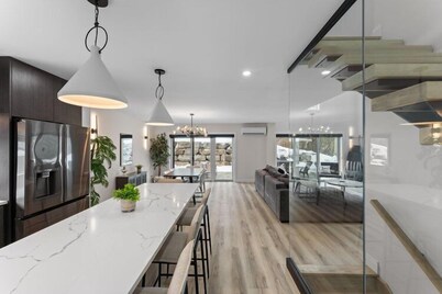 THE FRISKY BEAVER - Spacious, modern cottage in Grand Bend