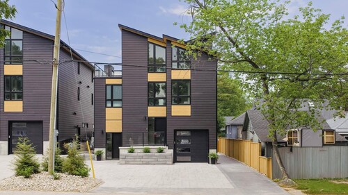 THE TIPSY OTTER- 5 BR COTTAGE CLOSE TO THE BEACH