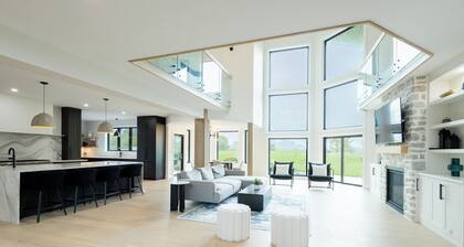 FOXFIELD ESTATE- LUXURY 7 BR COTTAGE WITH INDOOR POOL AND GAMES ROOM