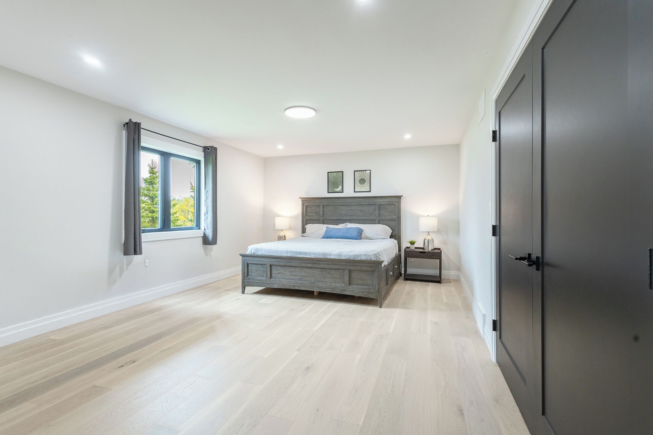 7 bedrooms, WiFi, bed sheets