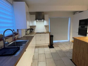 Kochgeschirr/Geschirr/Besteck