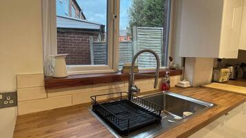 Cookware/dishes/utensils