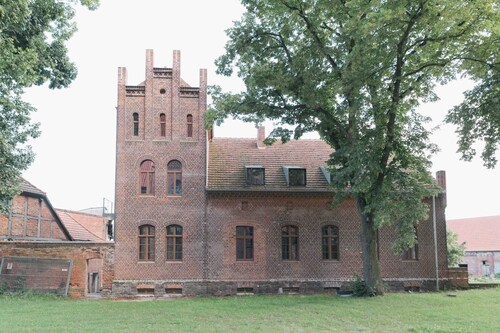 ROOF FLOOR: Wood-burning stove and room for socializing