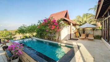 Kolam renang outdoor