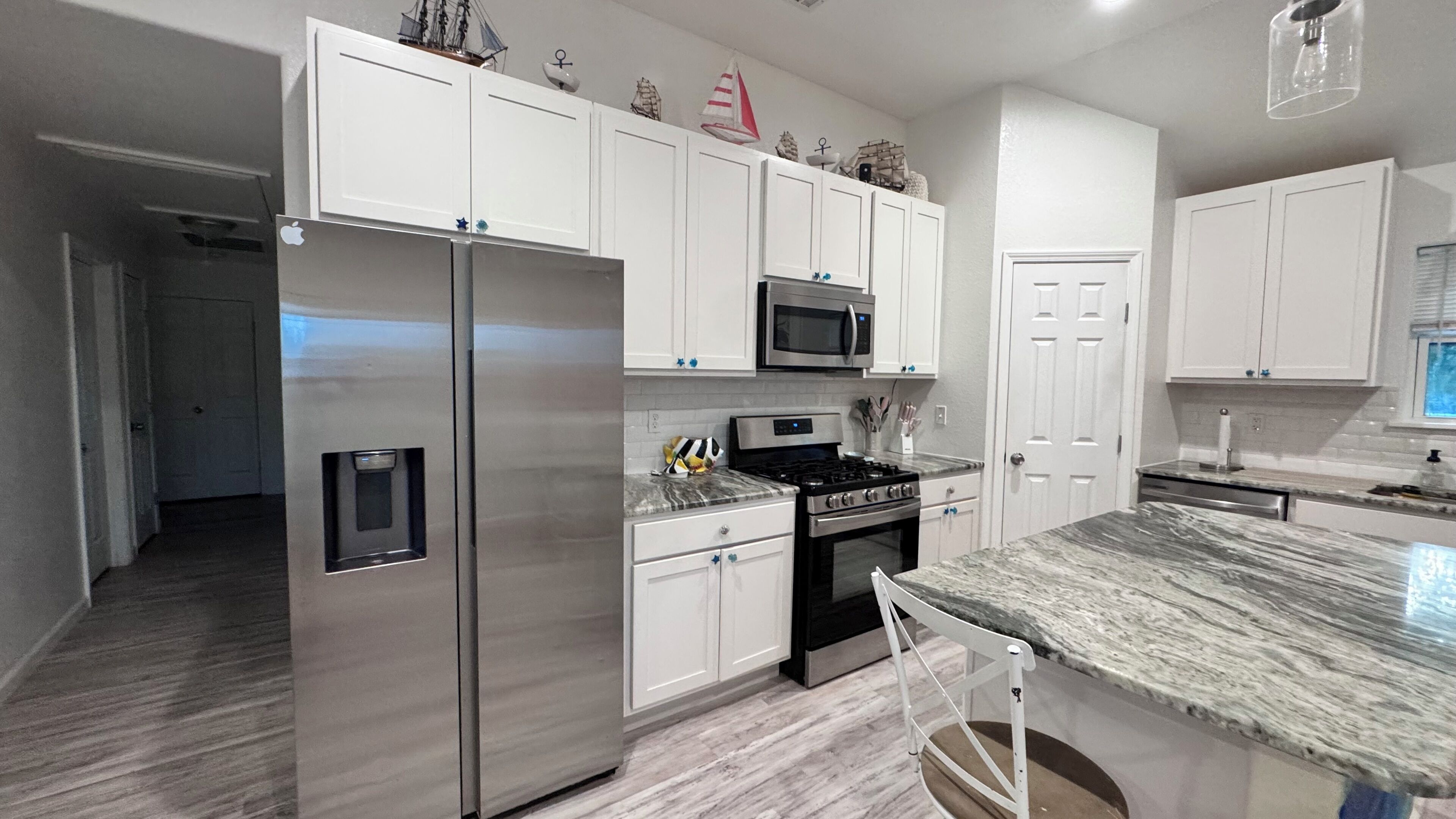 Mikrowelle, Ofen, Herdplatte, Geschirrspüler