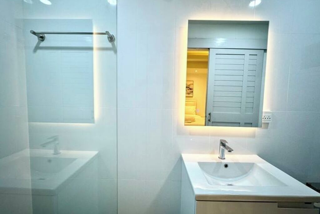 Dusche, Handtücher, Toilettenpapier