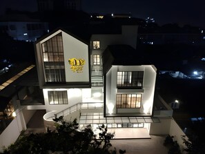 Unclassified image, 3 of 38, button - Bianco Costel (Central Bogor)