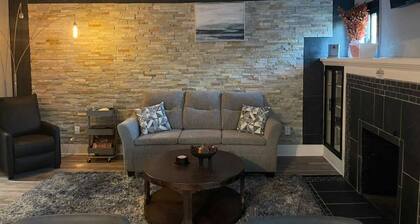 4 Bed Cozy Home closely located near downtown