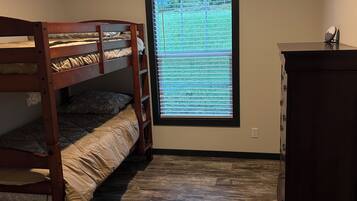 3 Schlafzimmer, BĂŒgeleisen/BĂŒgelbrett, WLAN, BettwĂ€sche