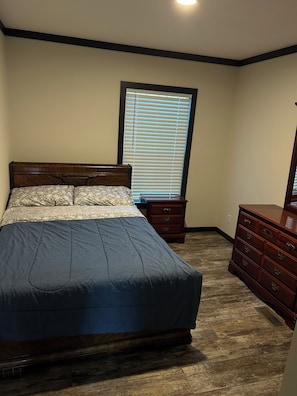 3 makuuhuonetta, silitysrauta/-lauta, Wi-Fi, vuodevaatteet