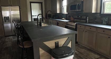 Mountain Retreat Near Waterfalls & Hiking Trails – Your Clarkesville Getaway