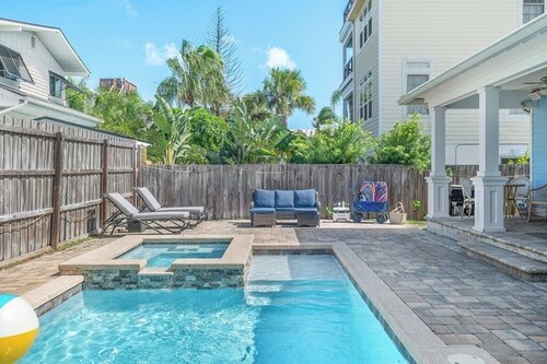 Private Pool Steps to Beach Walk to Restaurants