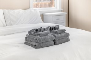 2 bedrooms, iron/ironing board, free WiFi, bed sheets
