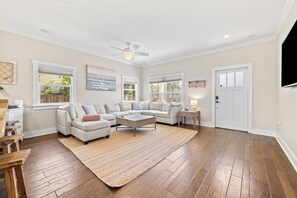 Smart TV - Private Pool Steps to Beach Walk to Restaurants (St. Augustine Beach)