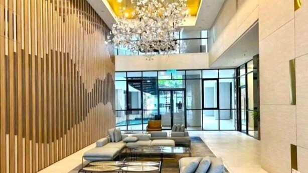 Lobby-lounge