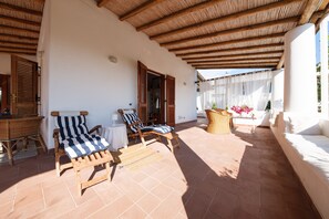 Terrace/patio - Villa 'Valle Canale Grande' with Sea View, Private Terrace and Wi-Fi (Lipari)