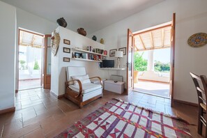 Interior - Villa 'Valle Canale Grande' with Sea View, Private Terrace and Wi-Fi (Lipari)