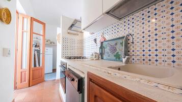 Kühlschrank, Ofen, Herdplatte, Geschirrspüler