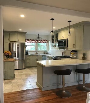 Mikrowelle, Herdplatte, Geschirrspüler