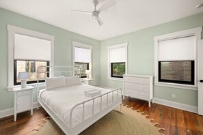 2 bedrooms, iron/ironing board, WiFi, bed sheets - Hidden Gem 2BD w/ Patio, Near Findlay Market, UC (Cincinnati)