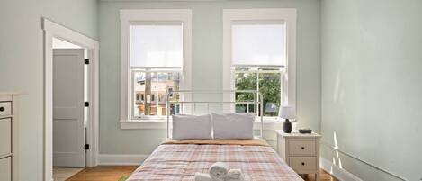 2 chambres, fer et planche à repasser, Wi-Fi, draps fournis