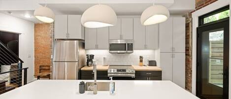 Frigorifero, microonde, forno, lavastoviglie