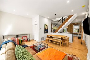 TV - Lux Hidden Gem, 2bd w/ Patio Steps from All OTR (Cincinnati)