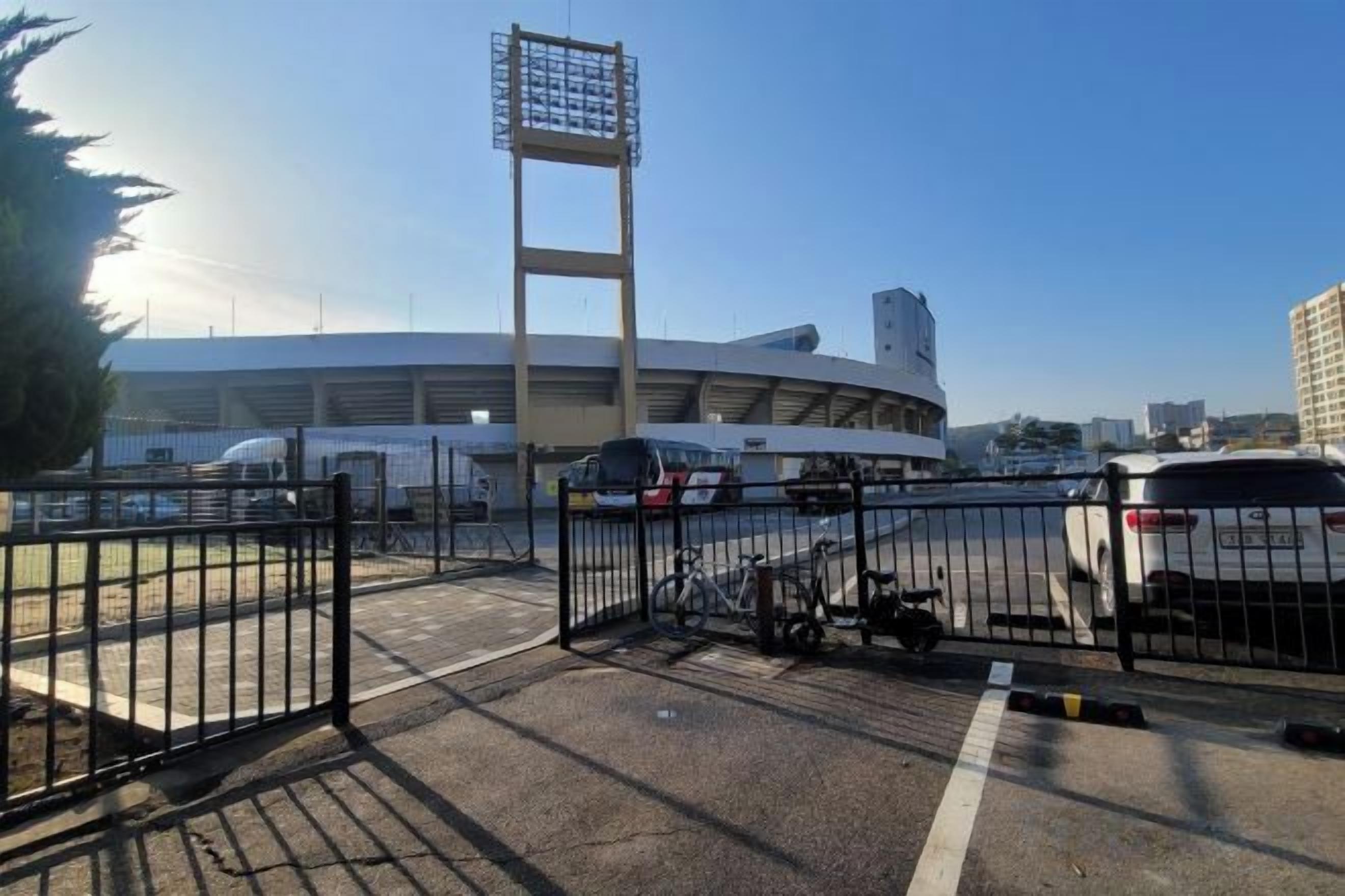 A stadium with a large seating area and a tall light structure.