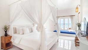 A bedroom with a four-poster bed, a bedside table, a nightstand, a desk, and a chair. - Baan Kangmung HuaHin Resort (Hua Hin)