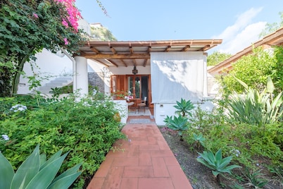 Villa 'Valle Canale Piccola' with Sea View, Wi-Fi and Air Conditioning