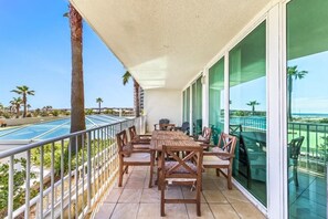 公寓客房, 多張床 (Caribe C212) | 室外用餐