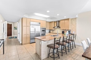 Condo, Berbilang Katil (Caribe C212) | Dapur peribadi | Ketuhar, pembakar roti 