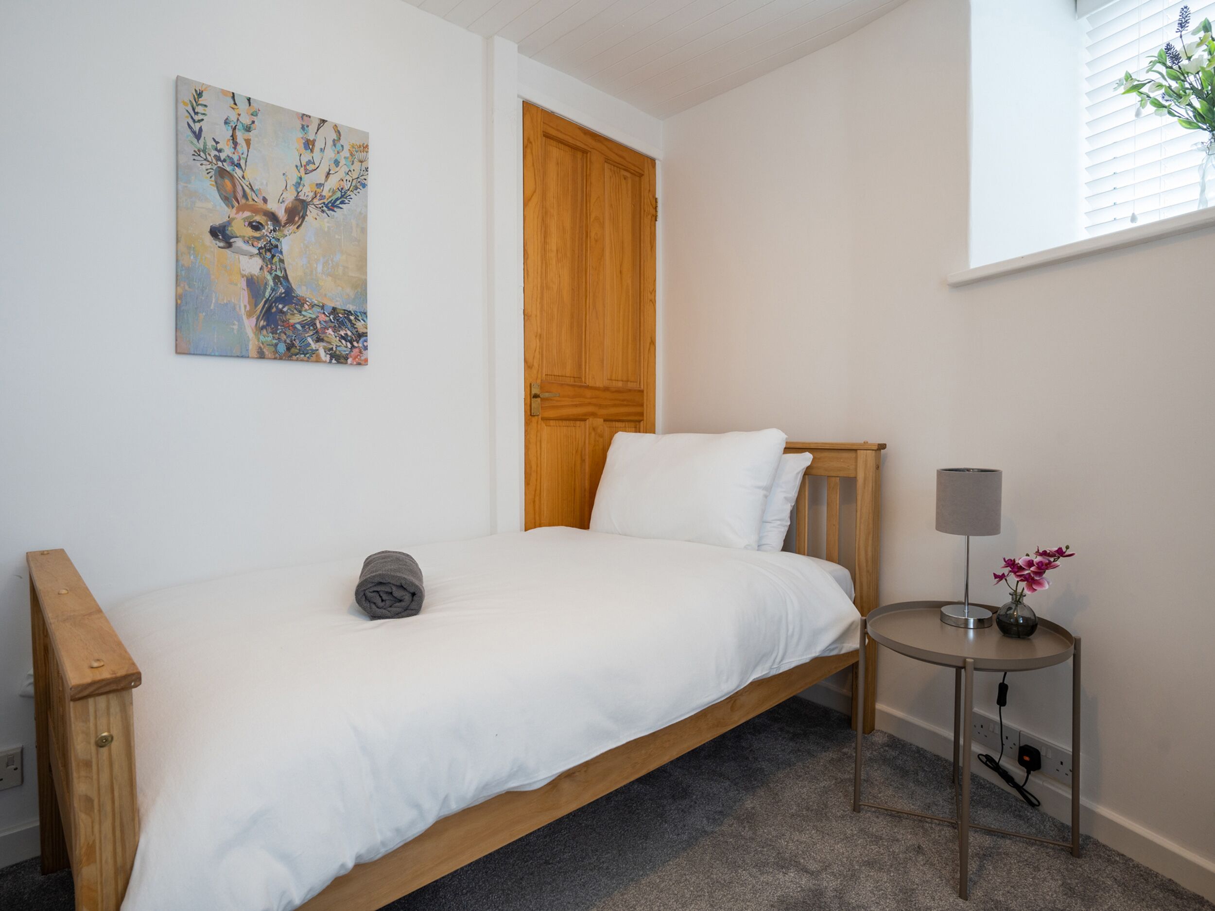 2 dormitorios, decoración individual, mobiliario individual