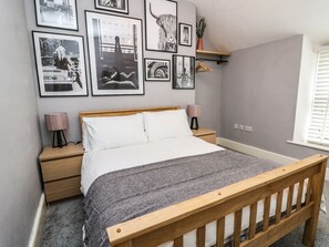3 bedrooms, individually decorated, individually furnished, free WiFi