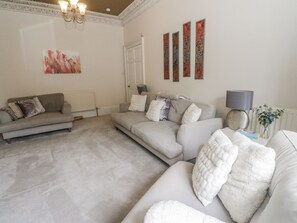 Cottage | Living area