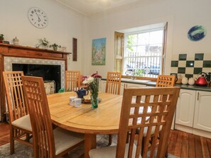 Cottage | Dining