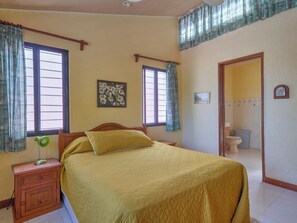 3 chambres, fer et planche à repasser, accès Internet, draps fournis