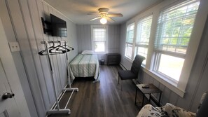 3 bedrooms, internet, bed sheets