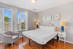 3 bedrooms, iron/ironing board, Internet, bed sheets