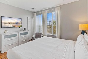 3 bedrooms, iron/ironing board, internet, bed sheets