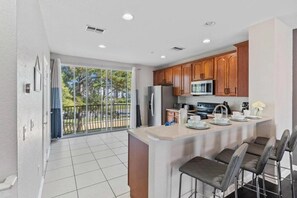 Kjøleskap, mikrobølgeovn, ovn og oppvaskmaskin