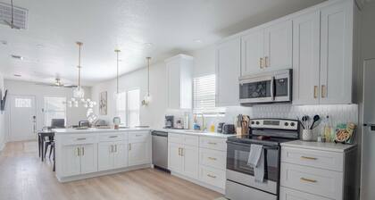 Comfy and Happy Stays Near Riverwalk and Downtown