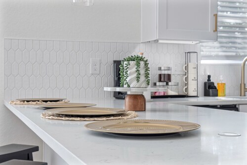 Comfy and Happy Stays Near Riverwalk and Downtown