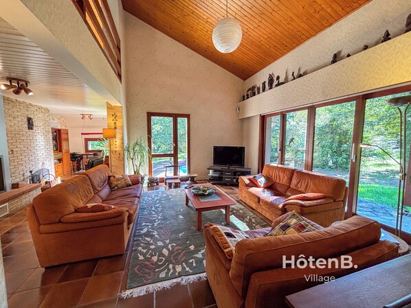 TV, fireplace, DVD player, ping pong