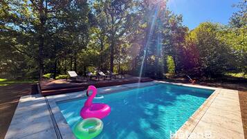 Lämmitetty uima-allas